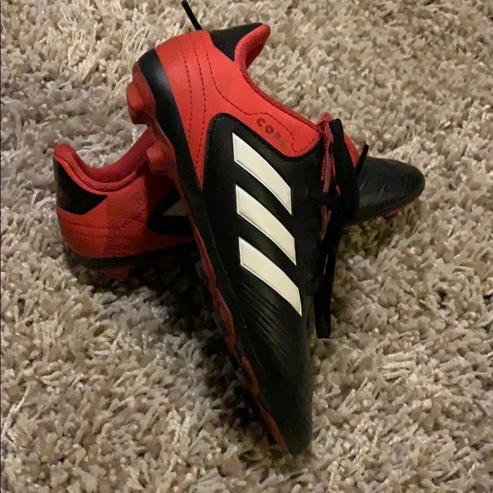 Soccer shoes